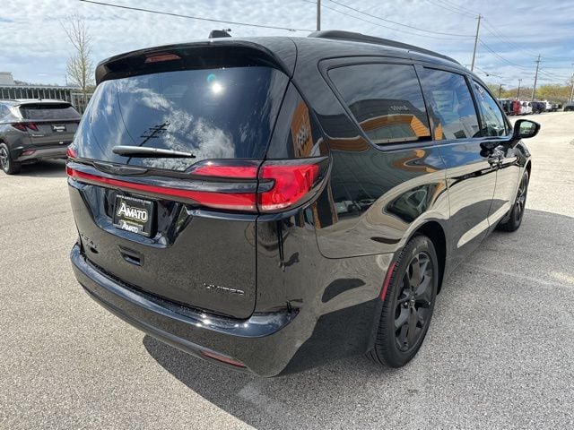 2026 Chrysler Pacifica Limited - Photo 6