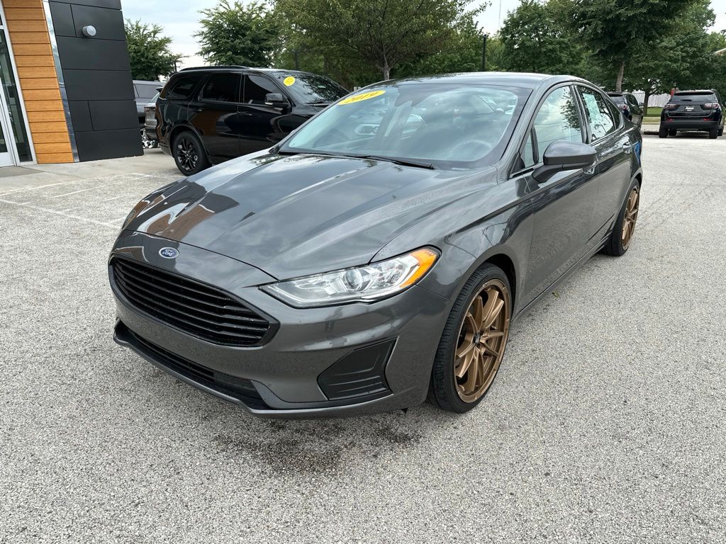 Used 2019 Ford Fusion SE with VIN 3FA6P0HDXKR107207 for sale in Glendale, WI
