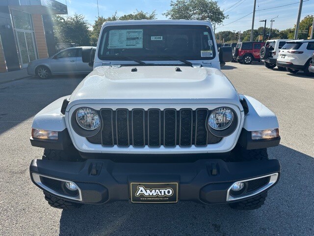 2025 Jeep Gladiator Sport photo 2