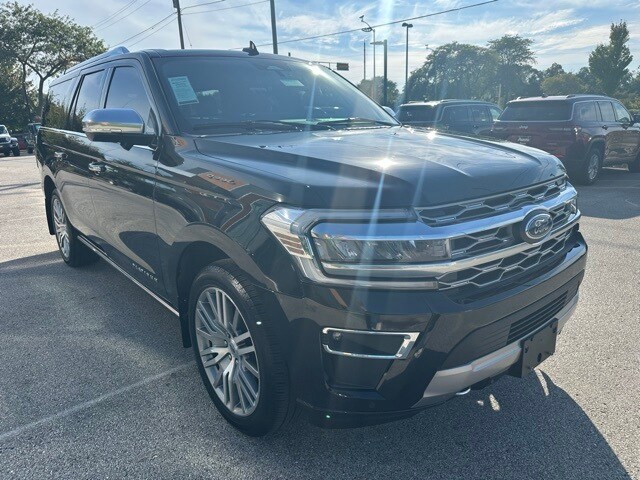 2022 Ford Expedition MAX Platinum photo 3