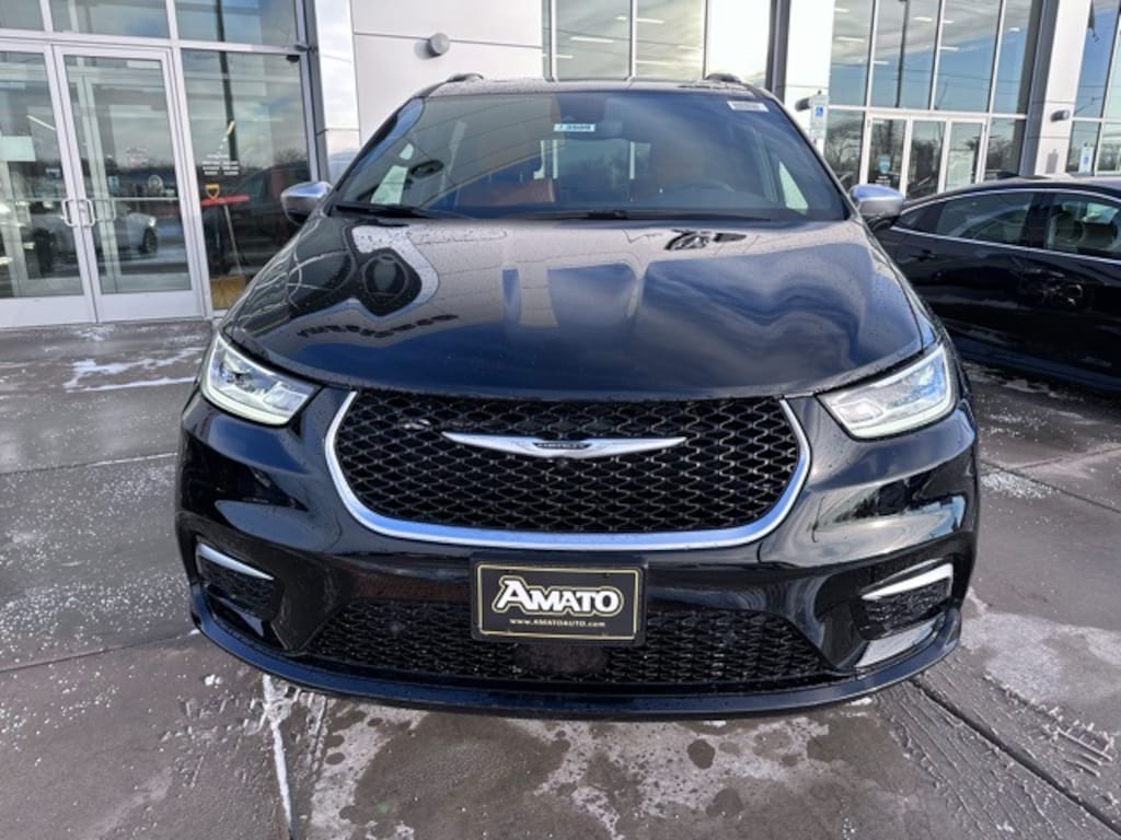 New 2026 Chrysler Pacifica PINNACLE AWD Passenger Van