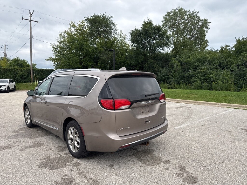2017 Chrysler Pacifica Limited photo 4