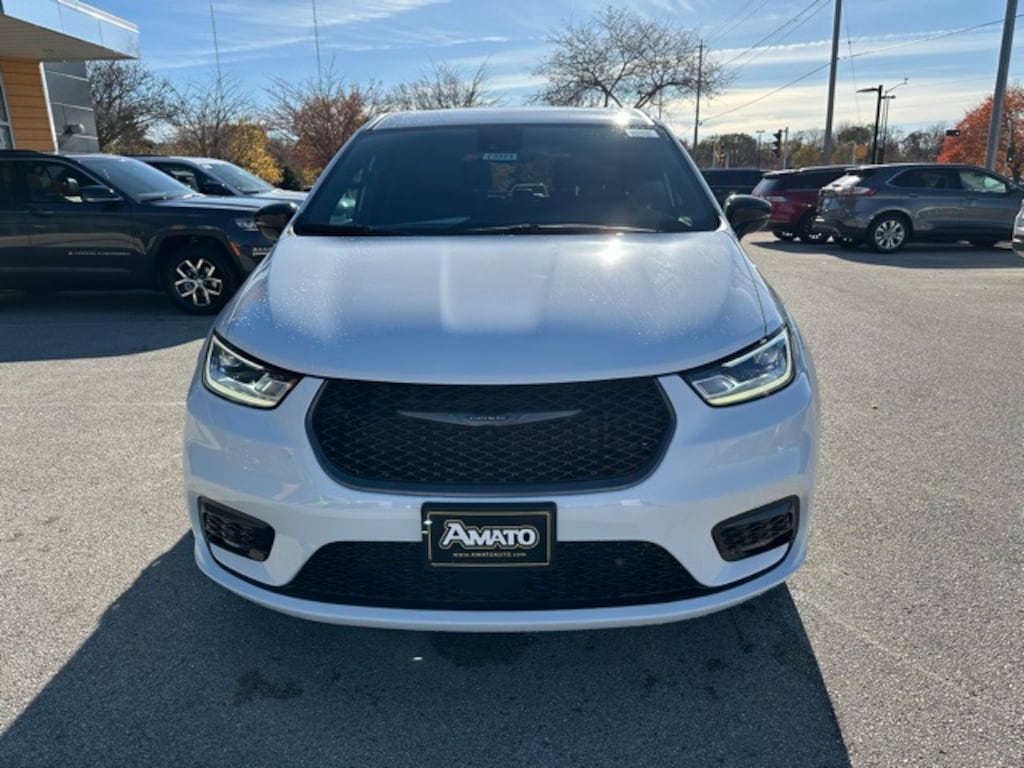 New 2026 Chrysler Pacifica SELECT AWD Passenger Van