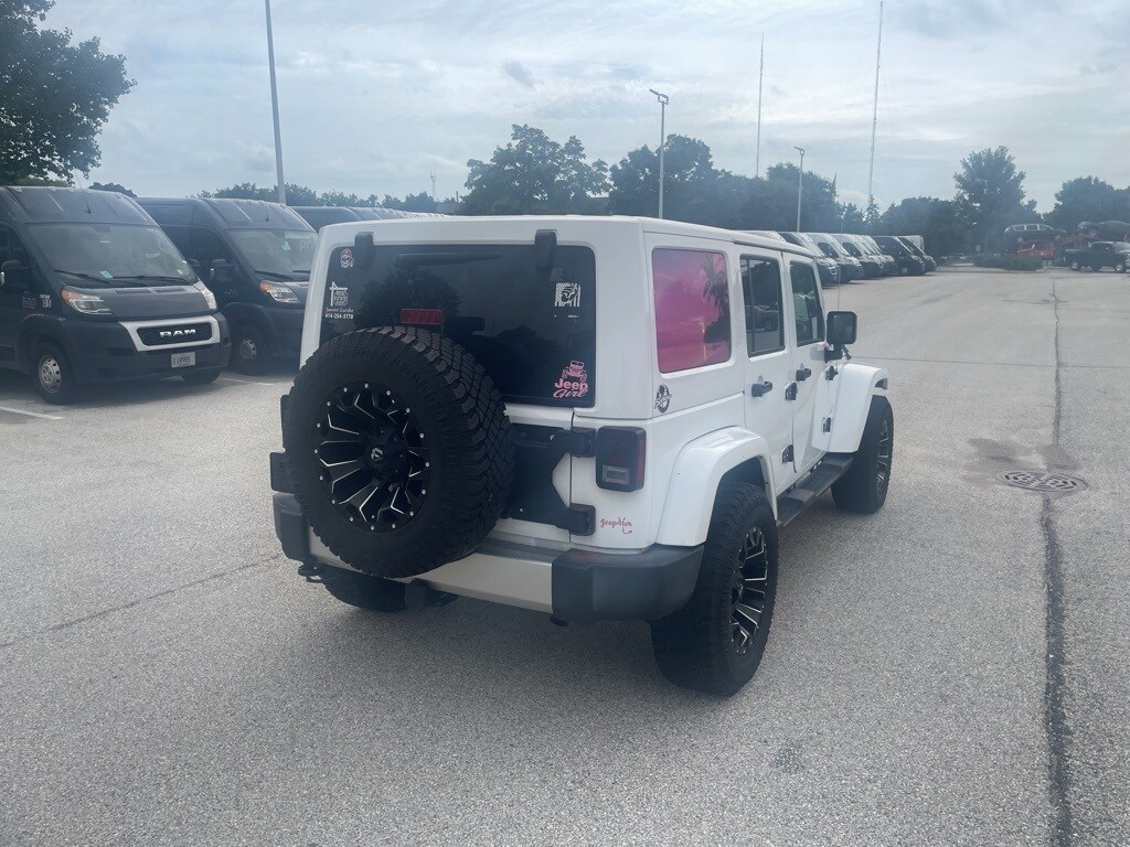2017 Jeep Wrangler Unlimited Sahara photo 4