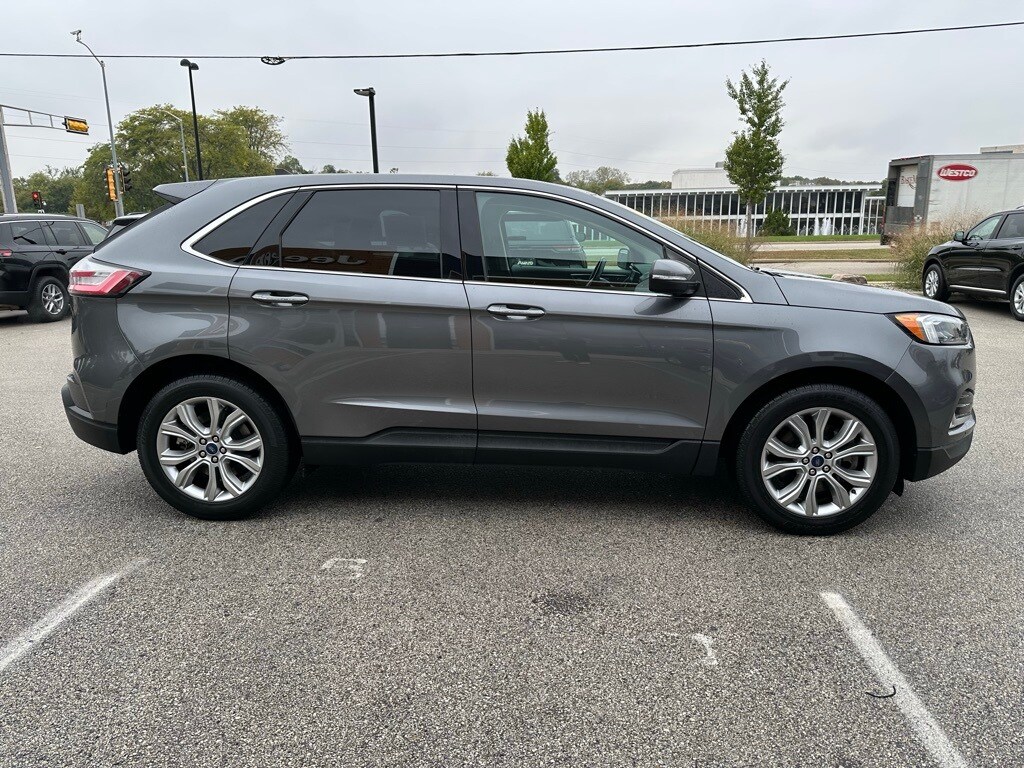 2022 Ford Edge Titanium photo 3