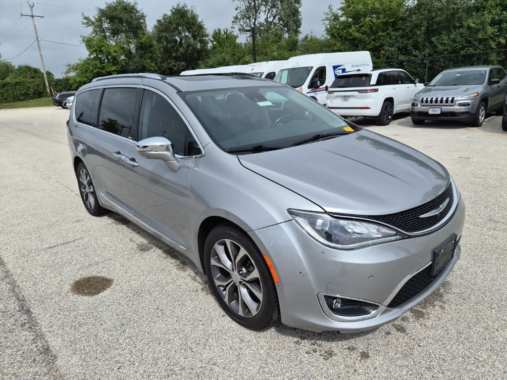 Used 2017 Chrysler Pacifica Limited Minivan/Van