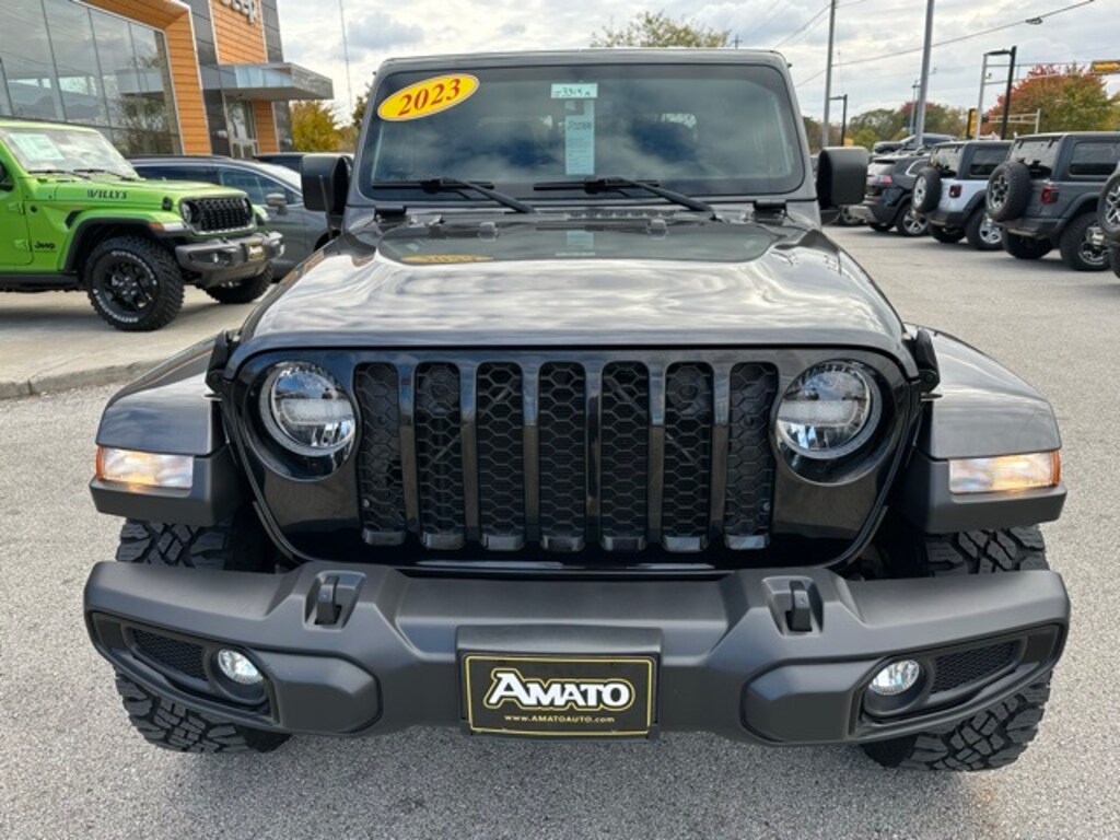Used 2023 Jeep Gladiator Willys Truck