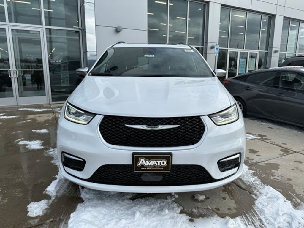 New 2026 Chrysler Pacifica PINNACLE AWD Passenger Van