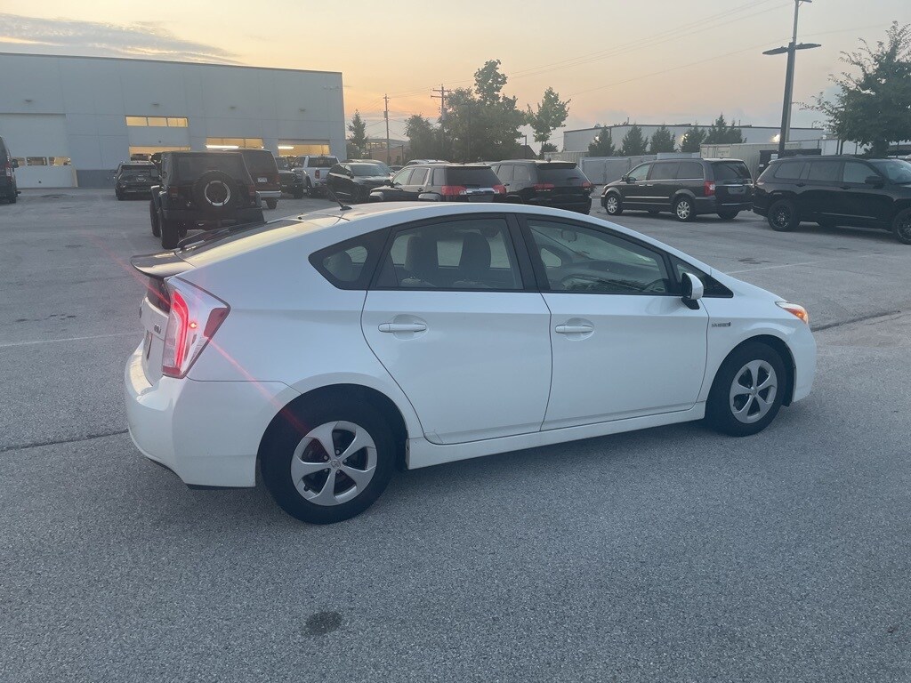 2014 Toyota Prius Two photo 3