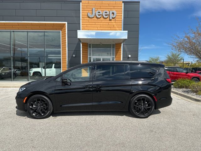 2026 Chrysler Pacifica Limited - Photo 9