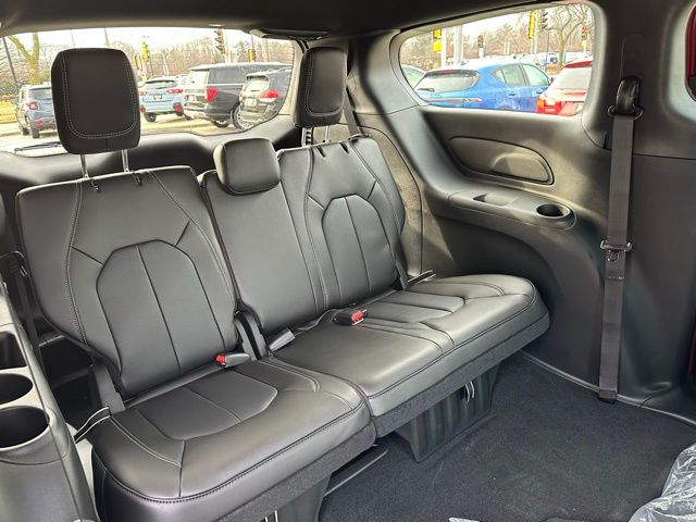 2026 Chrysler Pacifica Select - Photo 19