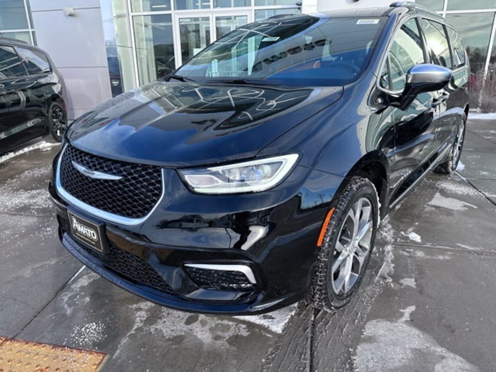 New 2026 Chrysler Pacifica PINNACLE AWD Passenger Van