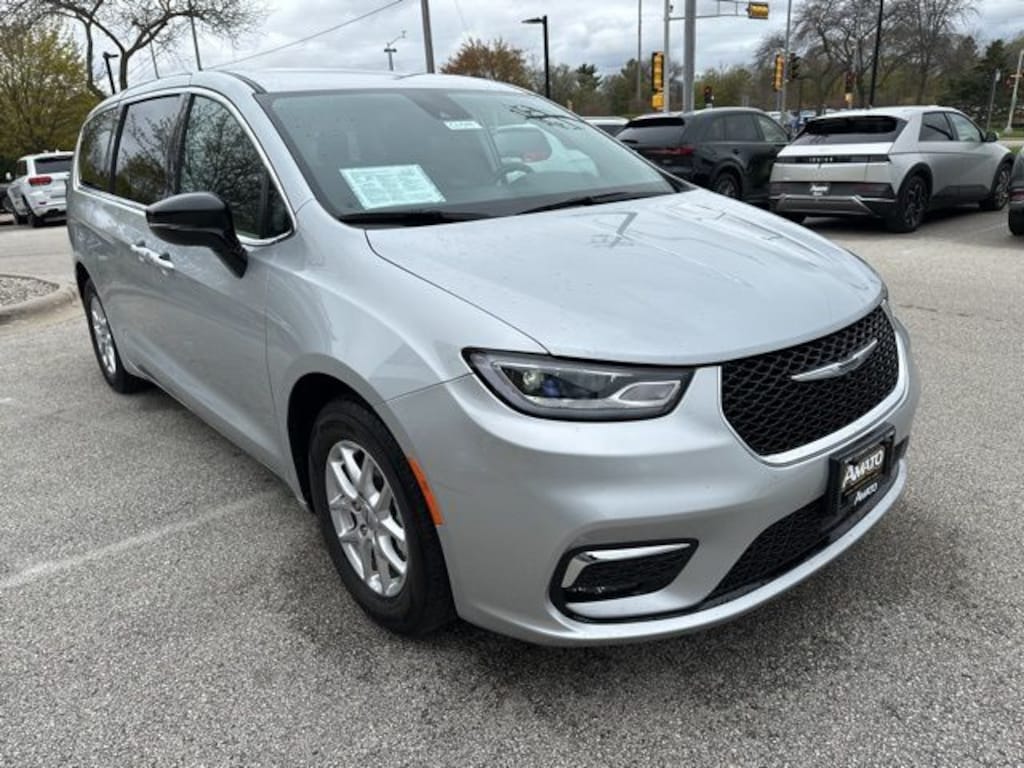 Used 2024 Chrysler Pacifica Touring L Minivan/Van