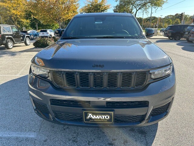 2025 Jeep Grand Cherokee Altitude photo 3