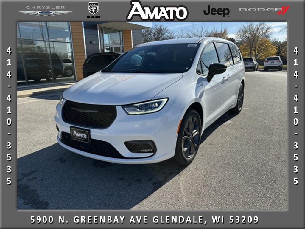 2026 Chrysler Pacifica Select's photo