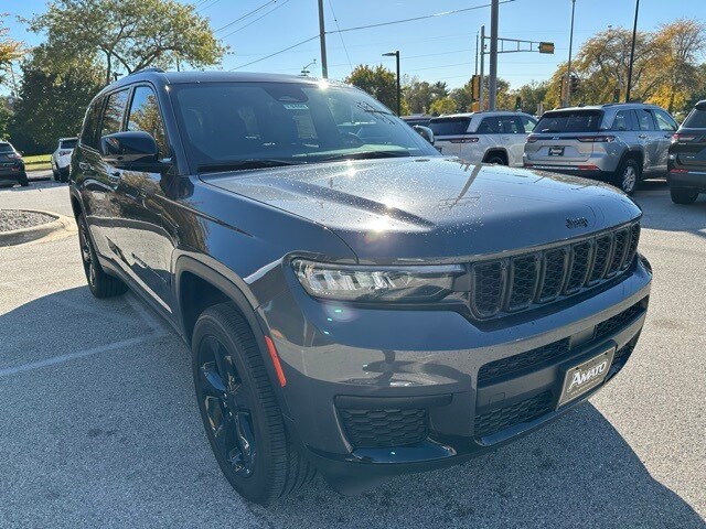 2025 Jeep Grand Cherokee Altitude photo 4