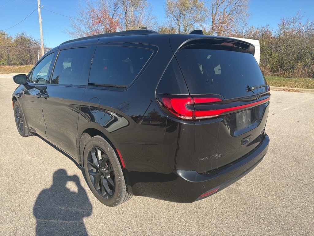 Used 2023 Chrysler Pacifica Limited Minivan/Van