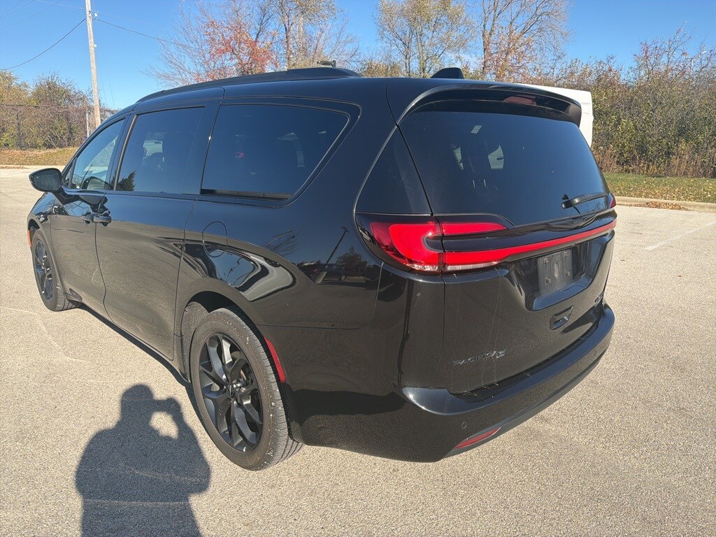 2023 Chrysler Pacifica Limited photo 2