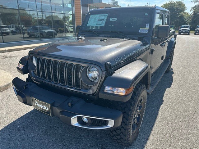 2025 Jeep Gladiator Sport photo 2