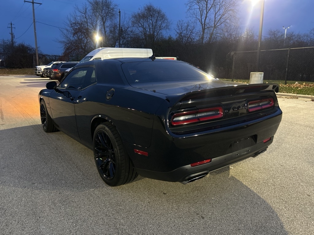 2015 Dodge Challenger SRT8 392 photo 4