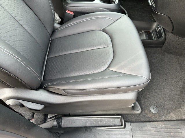 2026 Chrysler Pacifica Select - Photo 13