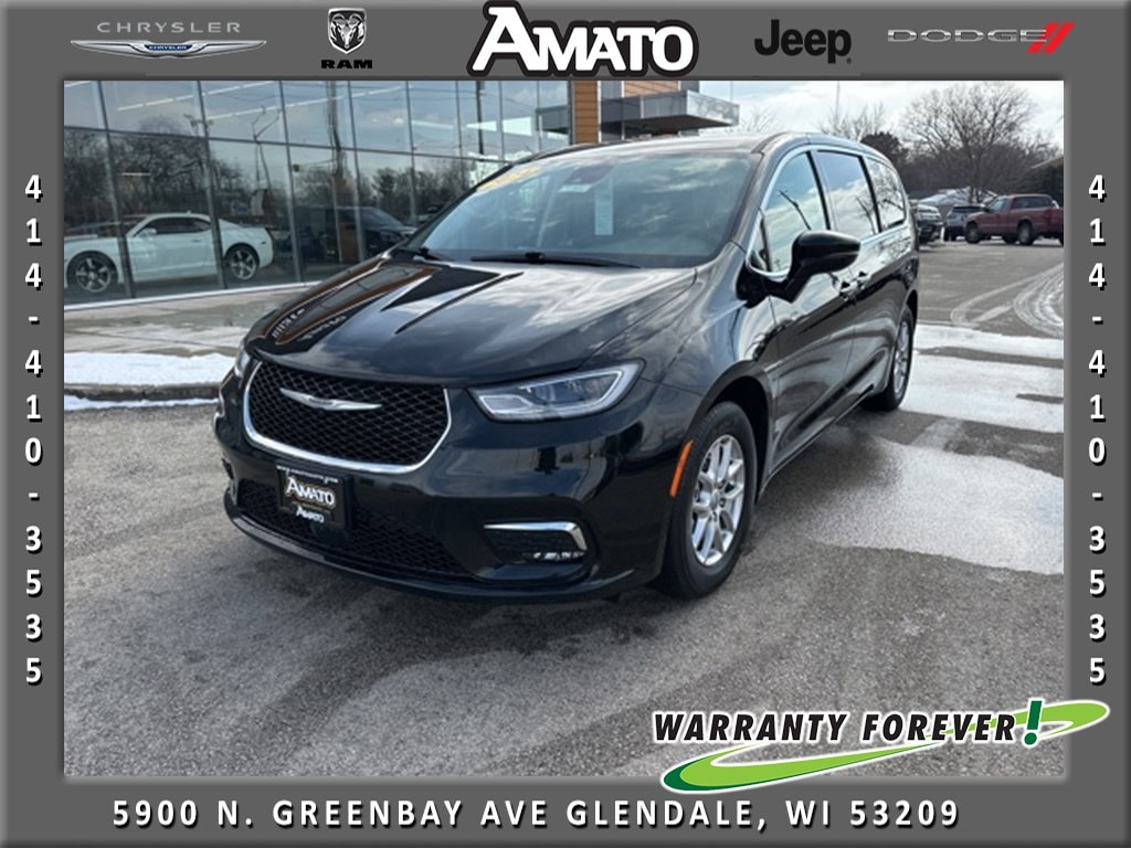 Used 2024 Chrysler Pacifica Touring L Minivan/Van