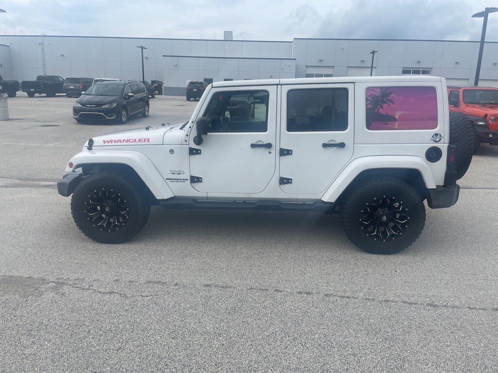 2017 Jeep Wrangler Unlimited Sahara photo 2