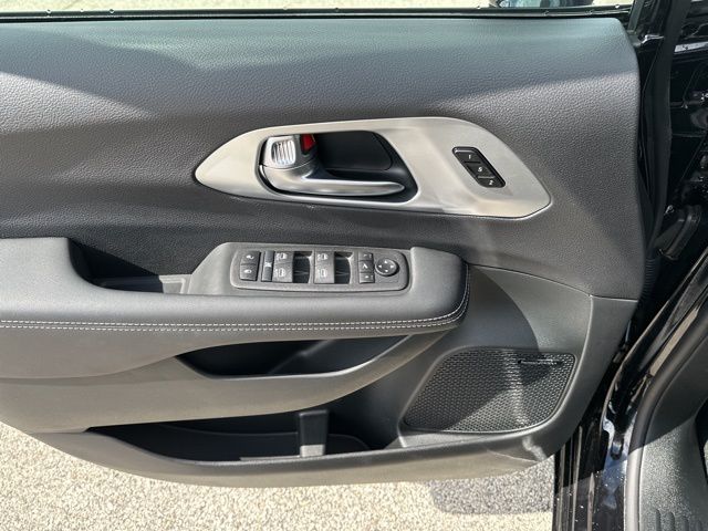 2026 Chrysler Pacifica Limited - Photo 21
