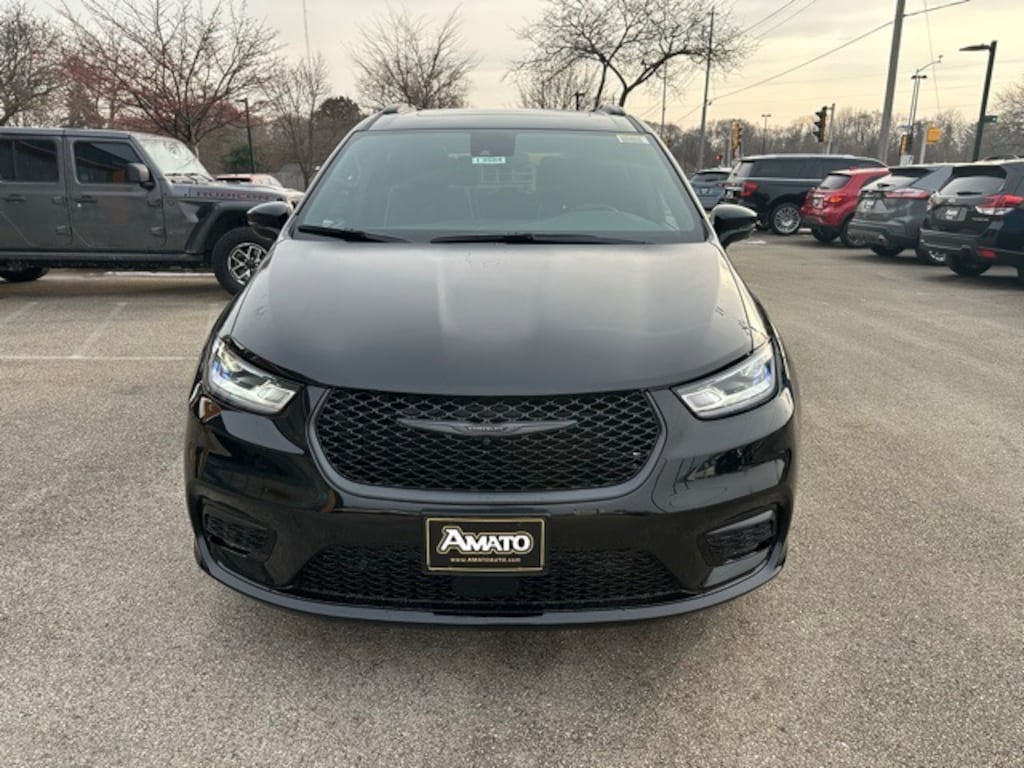 New 2026 Chrysler Pacifica LIMITED Passenger Van