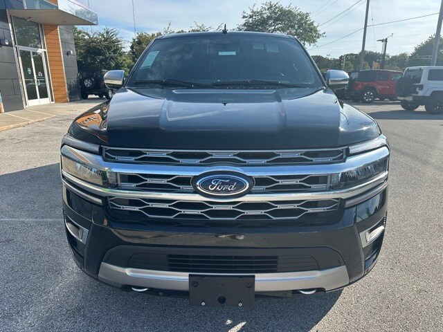 2022 Ford Expedition MAX Platinum photo 2