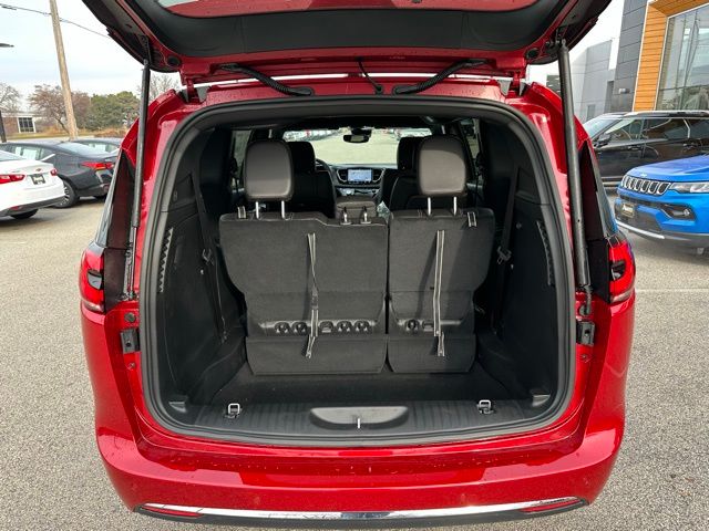 2026 Chrysler Pacifica Select - Photo 10