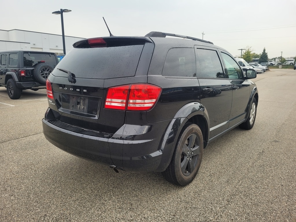Used 2017 Dodge Journey SE with VIN 3C4PDCAB8HT682919 for sale in Glendale, WI