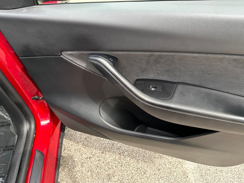 2022 Tesla Model Y Long Range - Photo 14