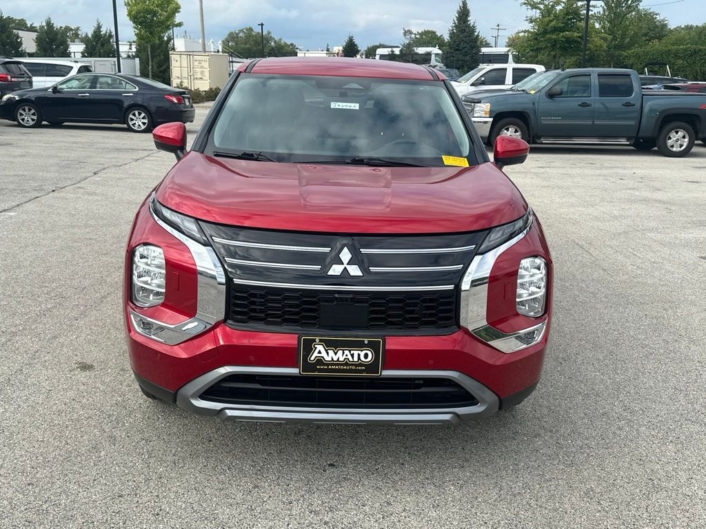 Used 2025 Mitsubishi Outlander SE SUV