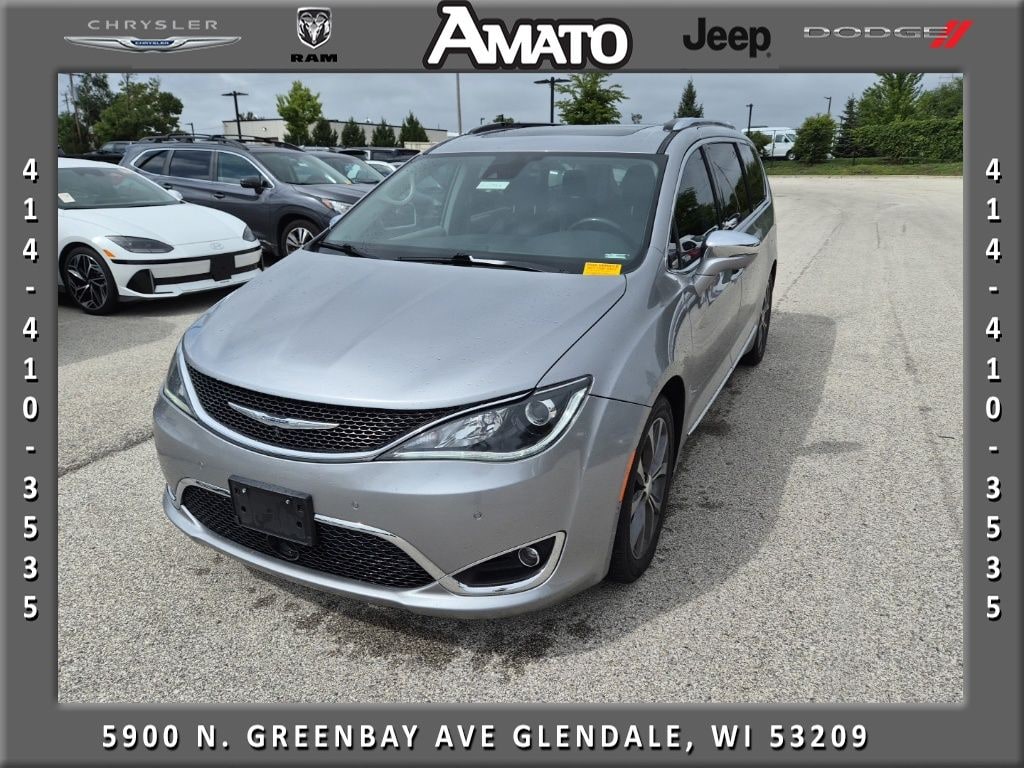 Used 2017 Chrysler Pacifica Limited Minivan/Van