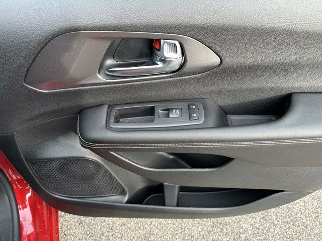 2026 Chrysler Pacifica Select - Photo 12