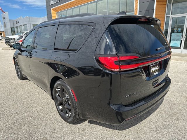 2026 Chrysler Pacifica Limited - Photo 8