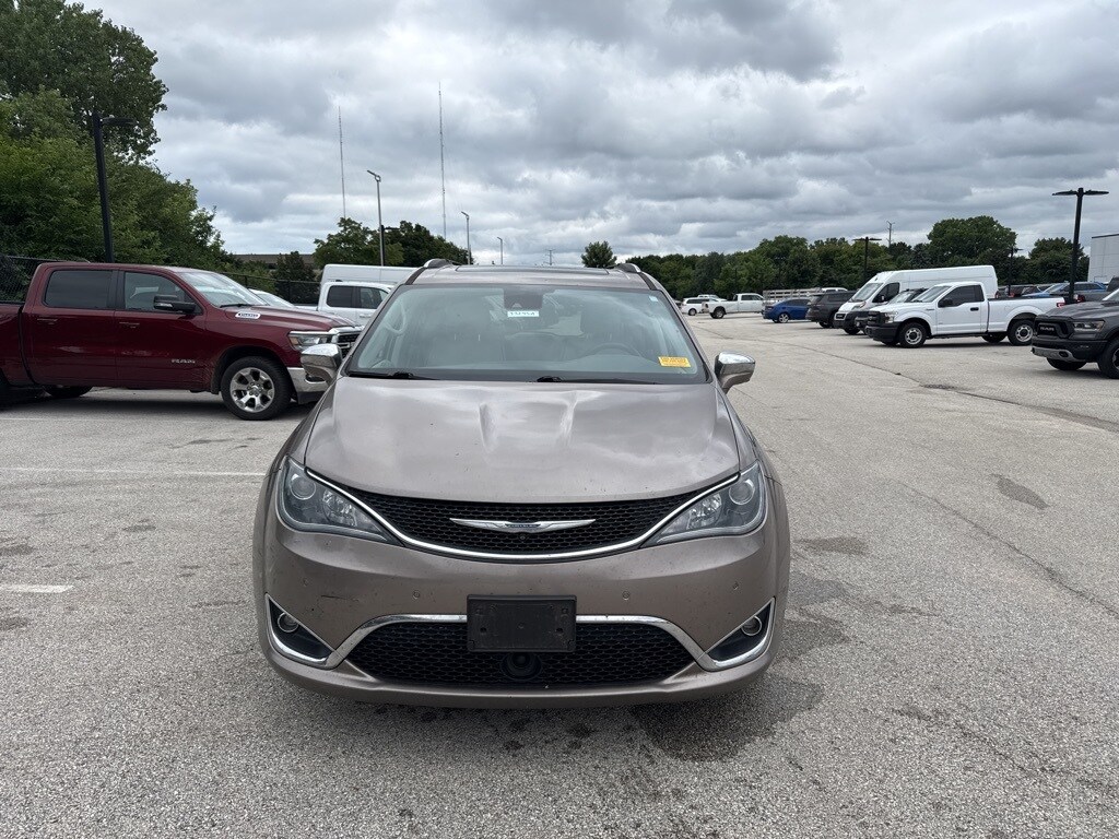 2017 Chrysler Pacifica Limited photo 2