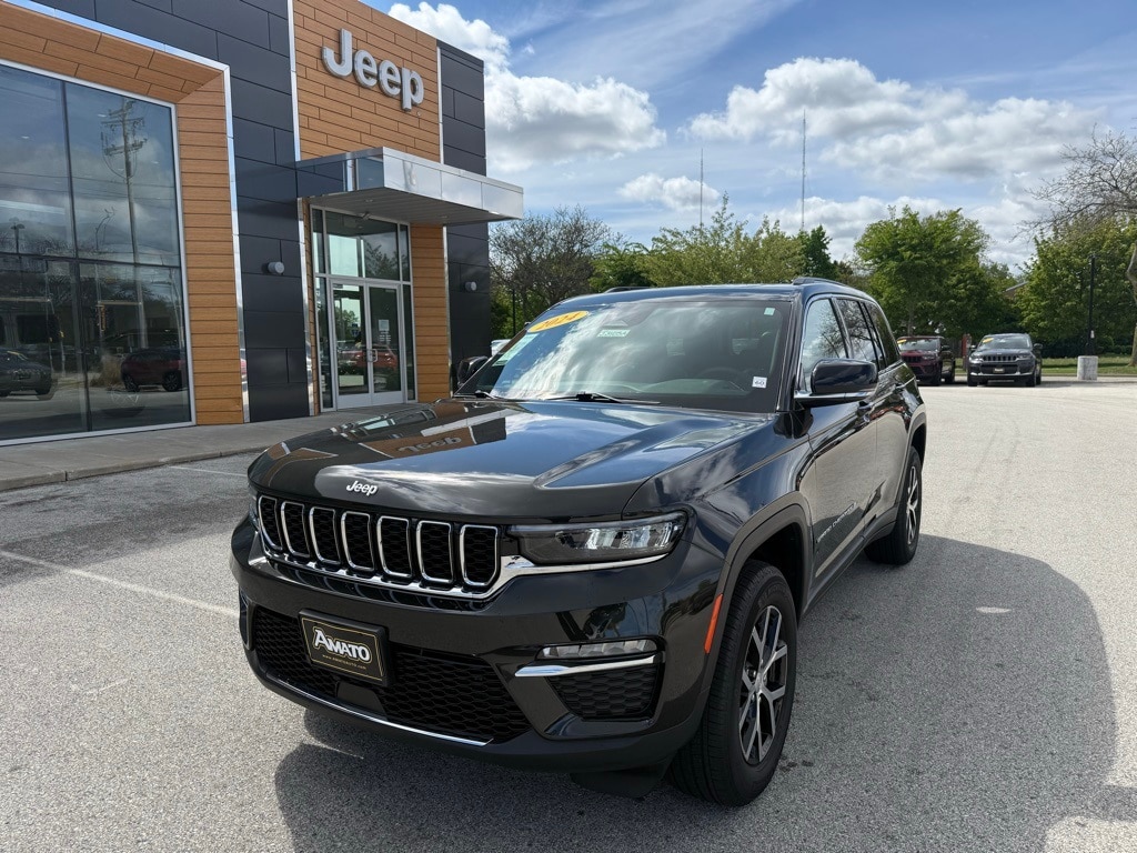 Used 2024 Jeep Grand Cherokee Limited with VIN 1C4RJHBG0RC123998 for sale in Milwaukee, WI