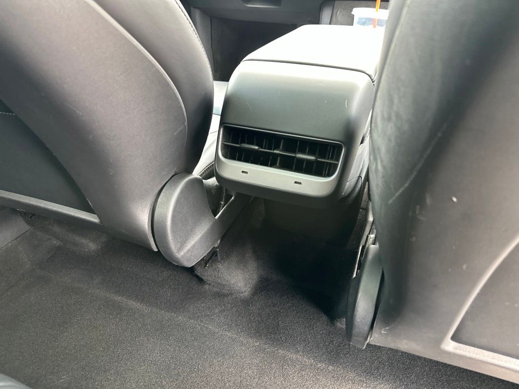 2022 Tesla Model Y Long Range - Photo 21