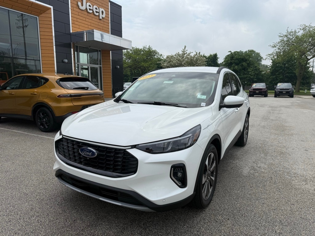Used 2023 Ford Escape Platinum with VIN 1FMCU0JZ7PUA51833 for sale in Milwaukee, WI
