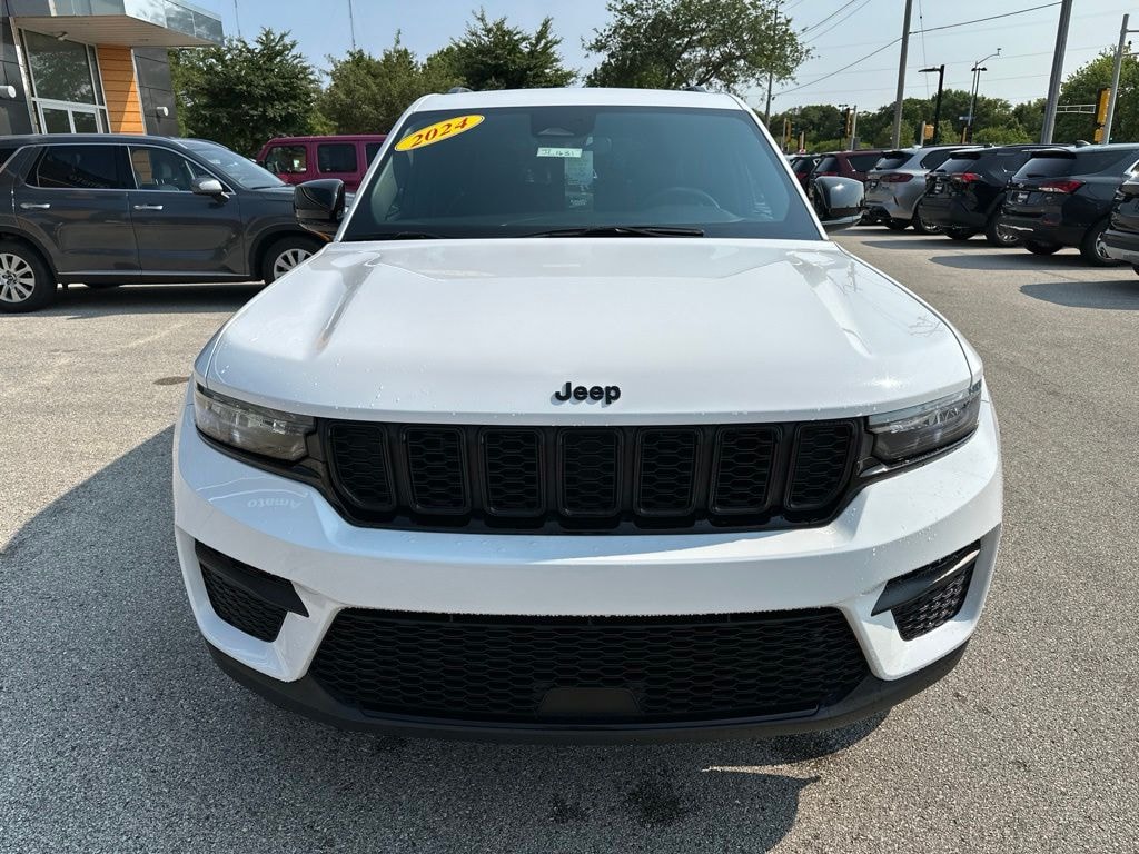 Used 2024 Jeep Grand Cherokee Altitude SUV