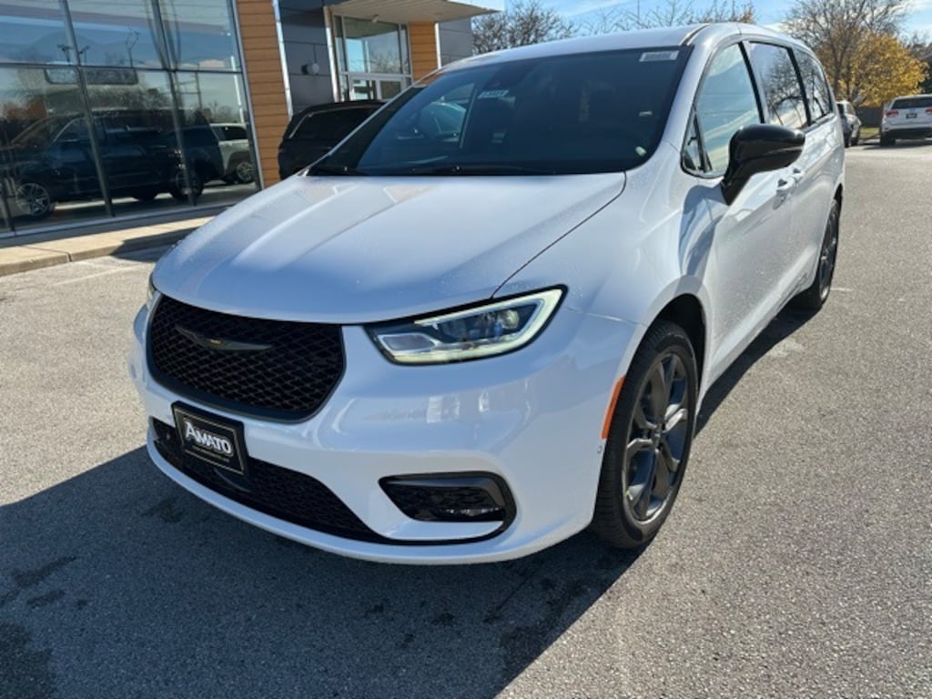 New 2026 Chrysler Pacifica SELECT AWD Passenger Van