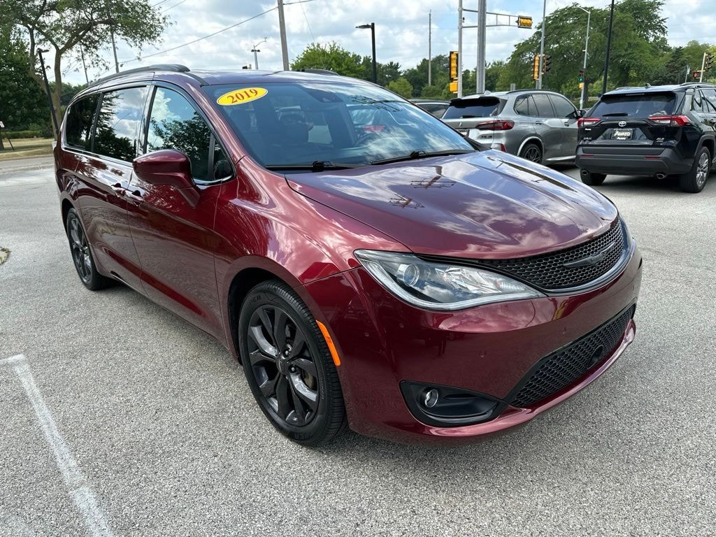 Used 2019 Chrysler Pacifica Touring L Plus Minivan/Van