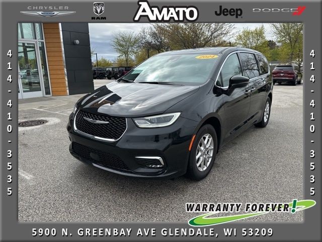 2024 Chrysler Pacifica Touring L's photo