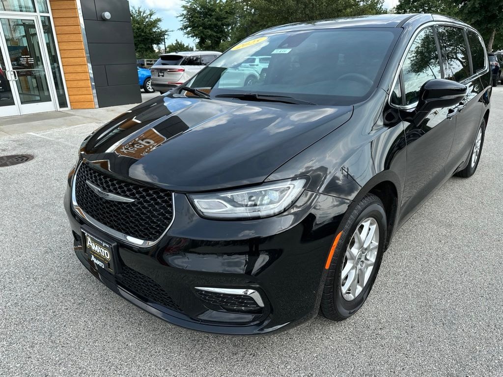 Used 2025 Chrysler Pacifica Select Minivan/Van