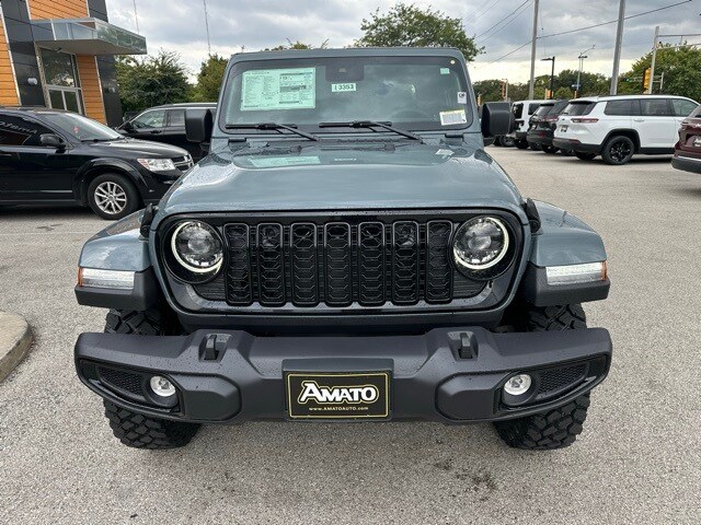 2025 Jeep Gladiator Willys photo 3