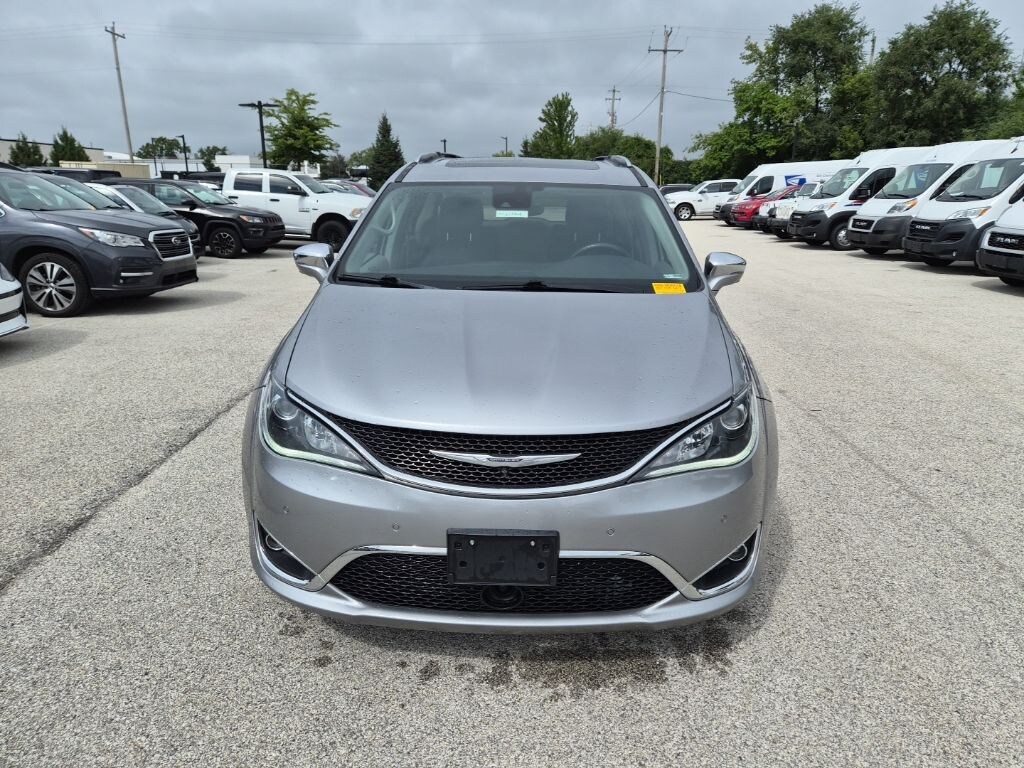 Used 2017 Chrysler Pacifica Limited Minivan/Van