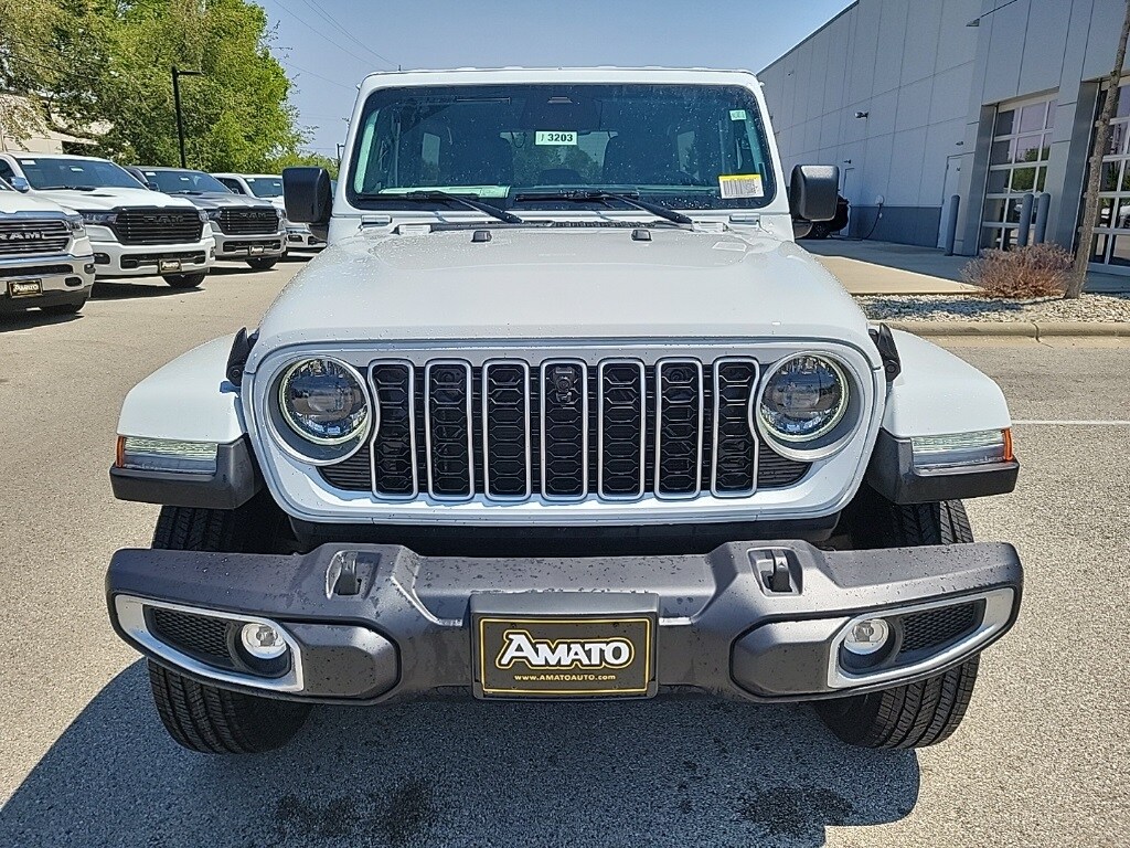 2025 Jeep Wrangler Sahara photo 2