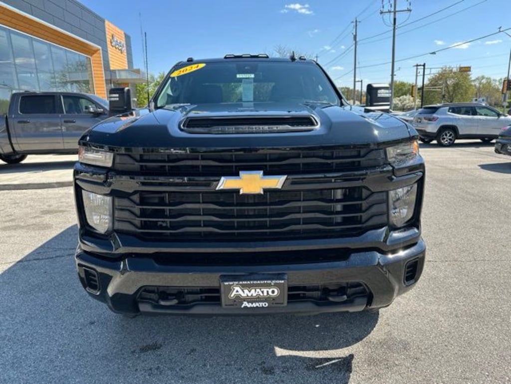 Used 2024 Chevrolet Silverado 2500HD Custom Truck